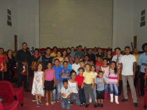 Músicos de la OSEG compartieron con niños y niñas de Bases de Misiones durante concierto didáctico