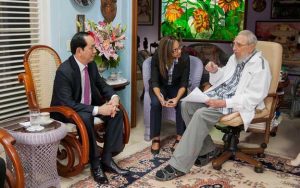 Fidel Castro reaparece durante visita de presidente de Vietnam