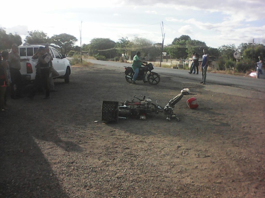Choque de moto contra camioneta dejó una persona lesionada