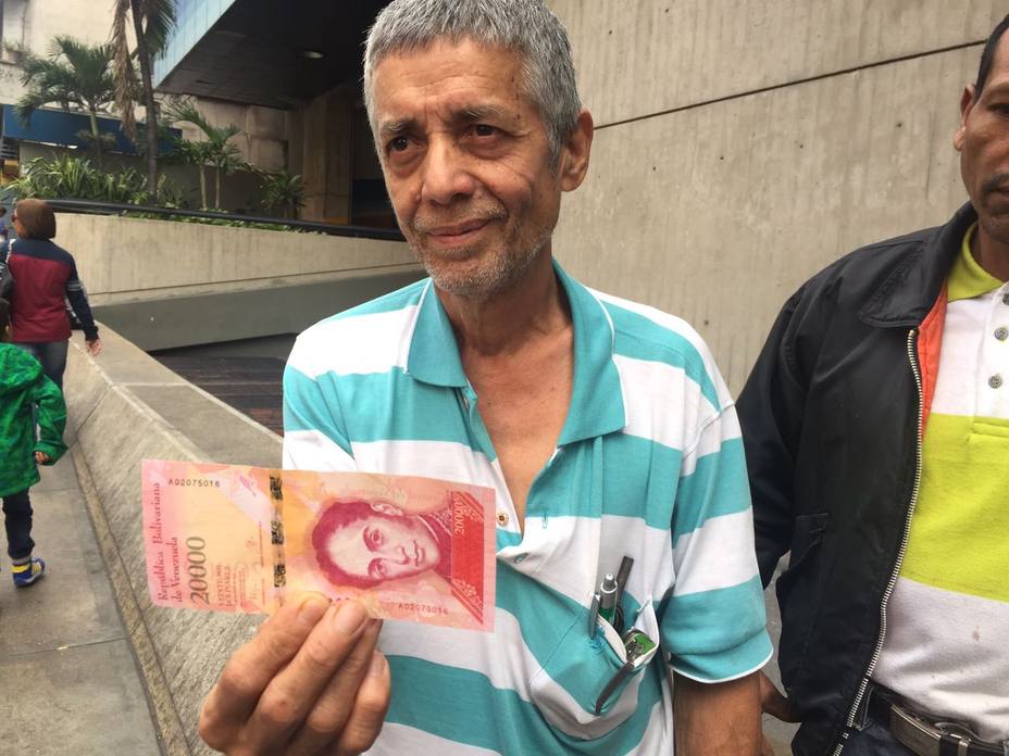 Nuevos billetes ya estan en bancos públicos y privados