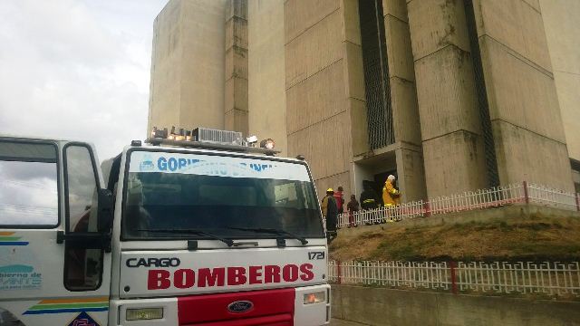 Controlado incendio en la sede de Cantv en Valle de la Pascua