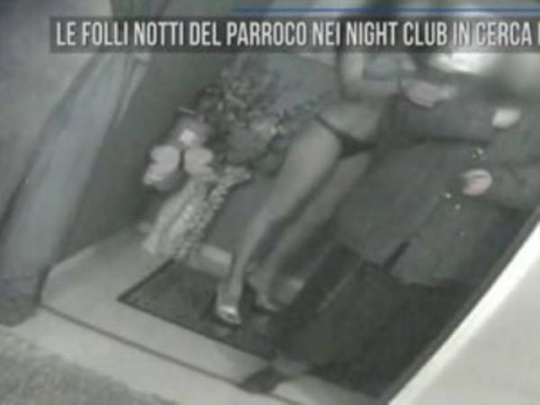 Cura gasta la lismona del domingo en un prostíbulo