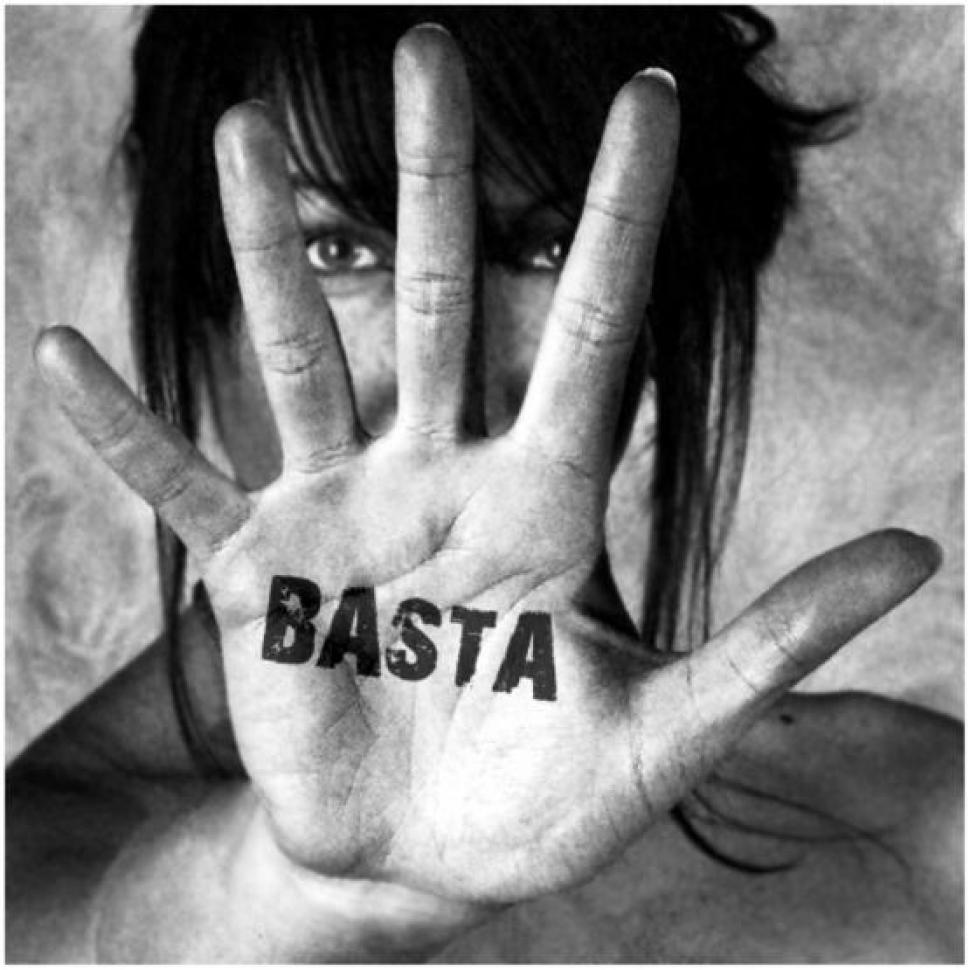 [:es]LLegó borracho y lanzó a su pareja de un segundo piso[:]