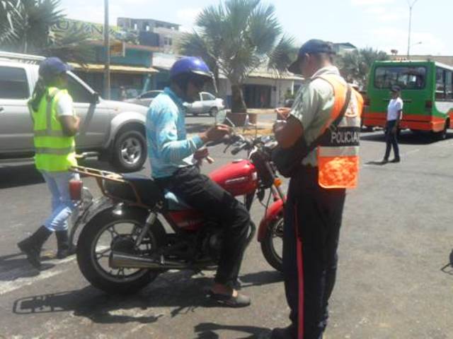 Sigue el trabajo de los centinelas de tránsito en la Av. Rómulo Gallegos