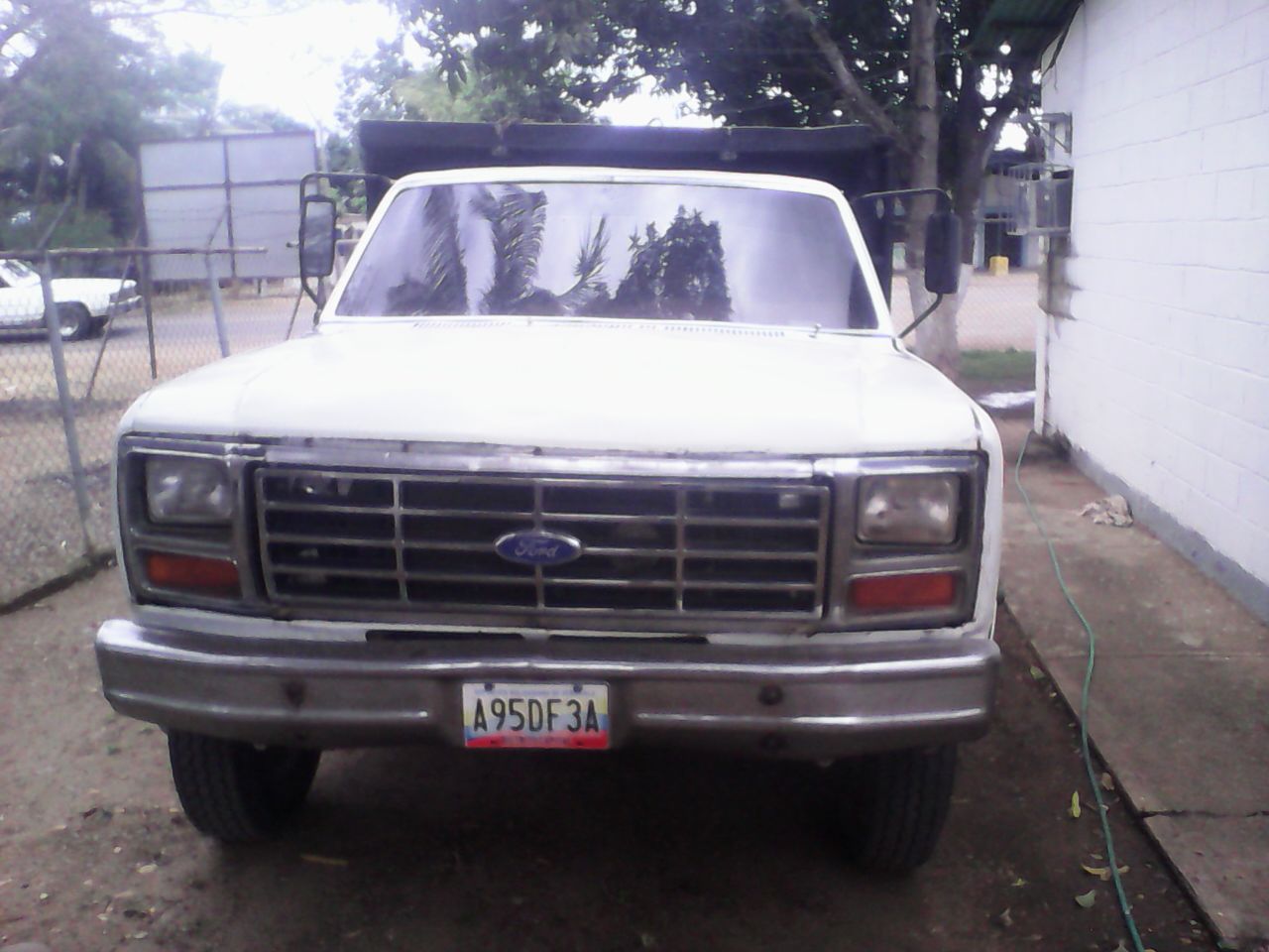 Hombre perdió la vida al caer de plataforma de un camión en marcha