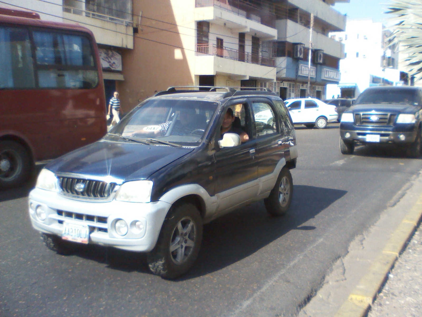 Taxistas abusivos cobran precios excesivos por un servicio