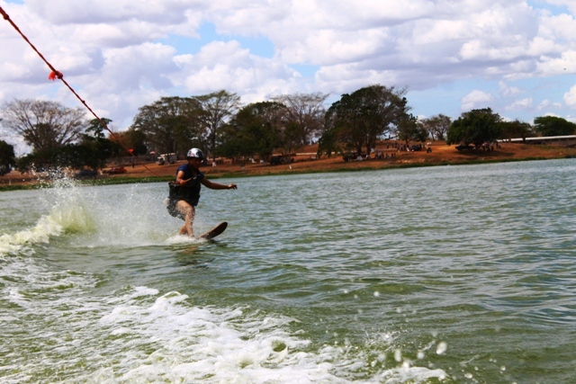 Vallepascuenses disfrutan del asueto de carnaval en parque y balnearios  