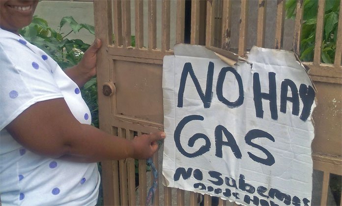 Una odisea se vive en La Pascua para adquirir una bombona de gas