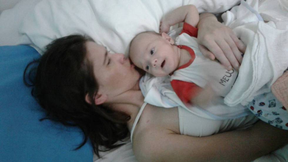 Da a luz en coma y despierta tres meses después