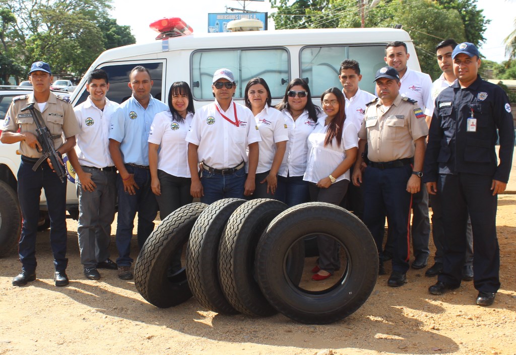 Dotaron de cauchos nuevos a ambulancia de la Policía Nacional Bolivariana