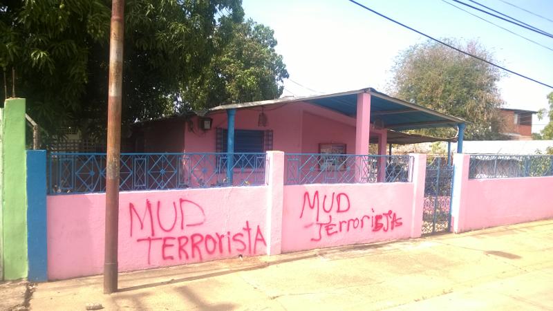 Pintaron grafitis en casa parroquial de Las Garcitas y sedes de partidos políticos en Vdlp