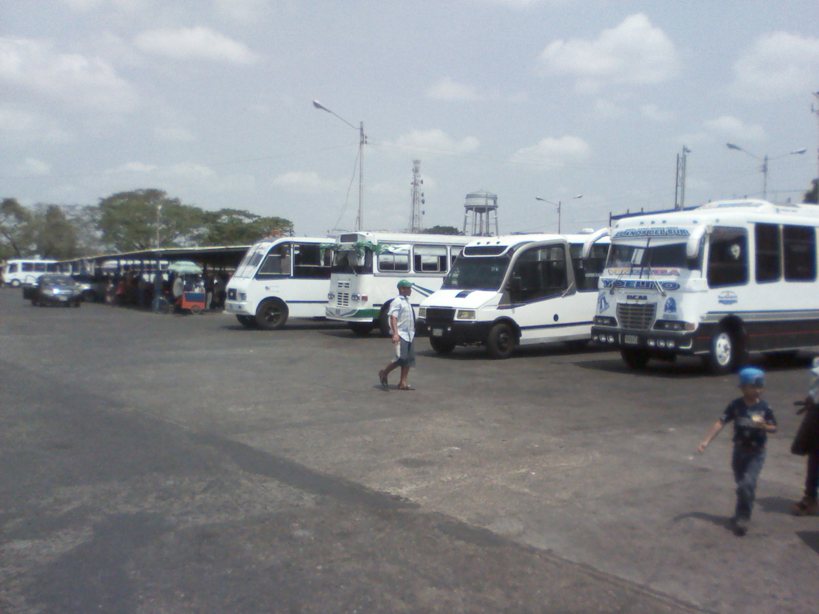 3400 temporadistas han salido por el terminal Juan Arroyo en La Pascua