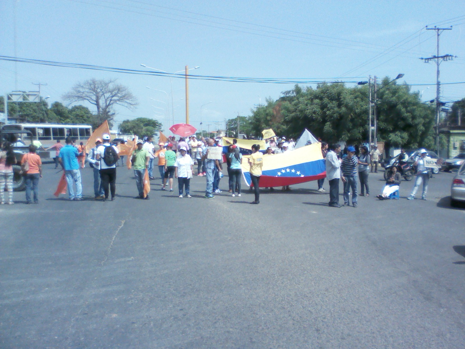 [:es]En La Pascua opositores cumplieron con el plantón nacional[:]