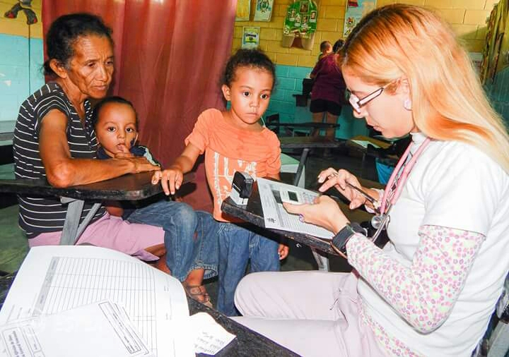 [:es]La Iglesia de Dios «Esperanza Viva» continúa su labor social en Guárico[:]