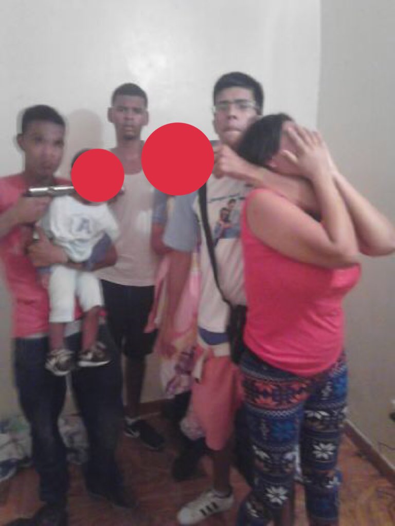 [:es]Familia fue secuestrada por delincuentes con granadas y armas largas (Video)[:]