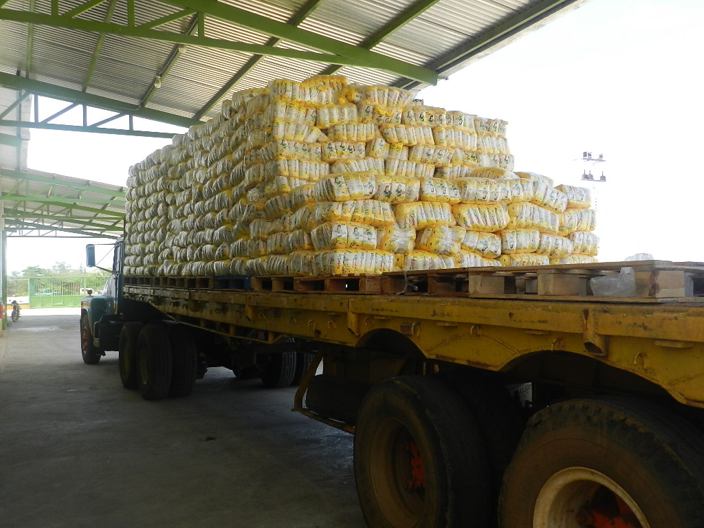 [:es]Silmaca despachó 30 mil kilos de harina Doña Goya para Valle de La Pascua[:]