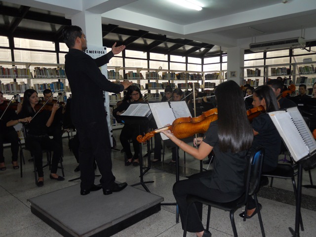 [:es]Orquesta Sinfónica de Guárico tocó en Jornada del Libro y del Idioma Guárico 2017[:]