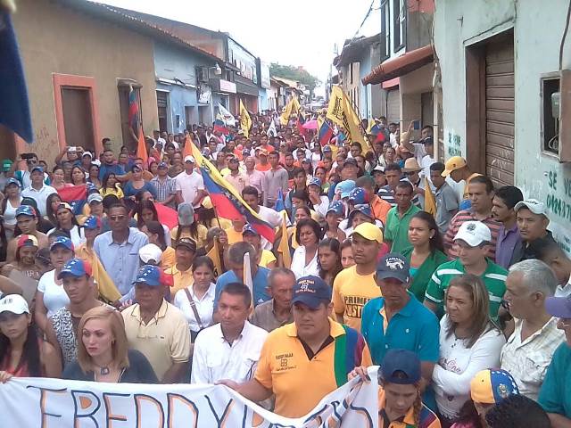 [:es]Zaraceños protestaron contra la decisión de realizar una constituyente Comunal en Venezuela.  [:]