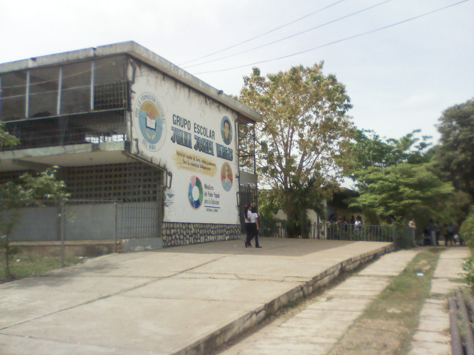 [:es]Maestra fue agredida por dirigente chavista en la Escuela Básica Juana Josefa Vargas[:]