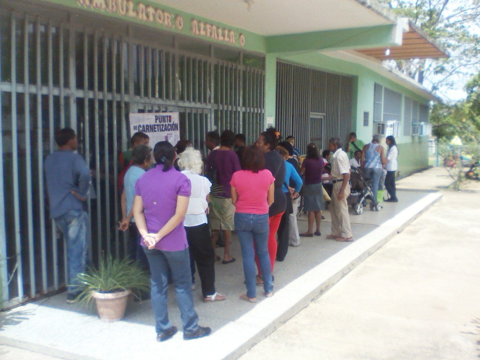 [:es]Inició el proceso de entrega del Carnet de la Patria en el sector Alfallanos[:]