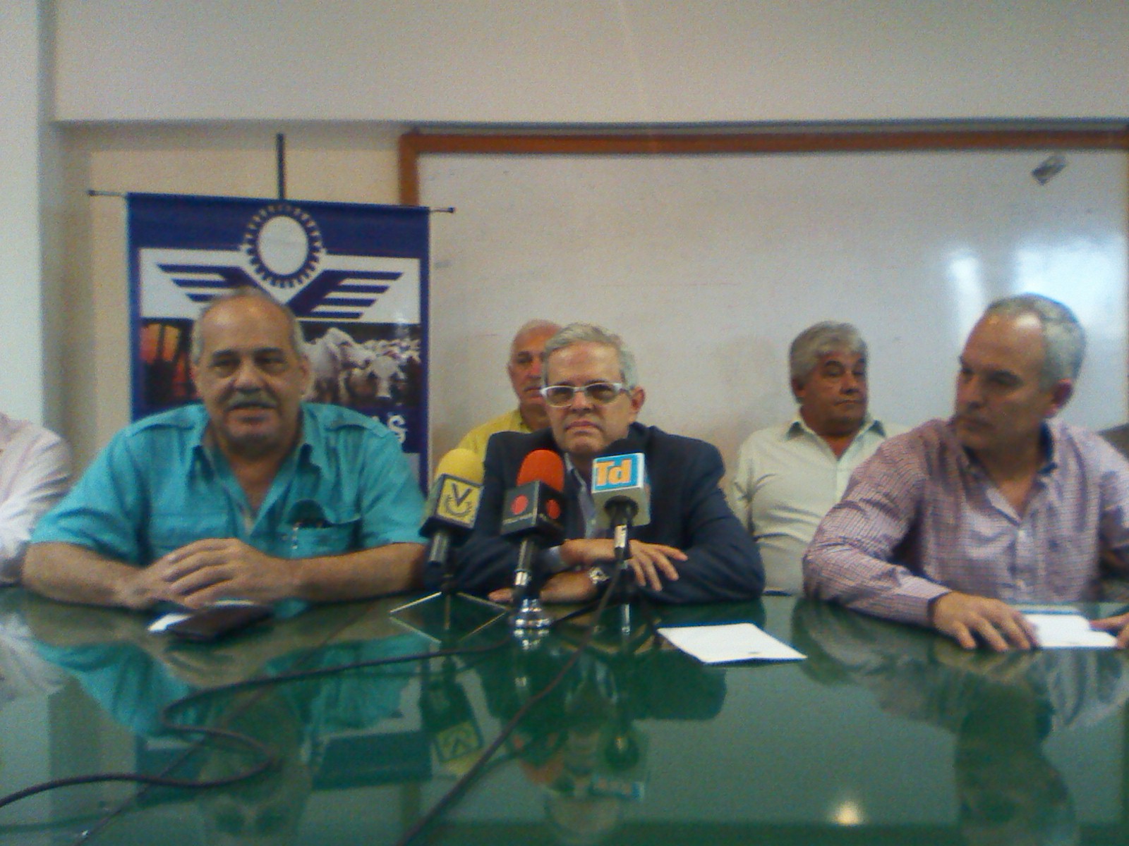 [:es]Sector productivo nacional preocupado ante crisis por falta de alimentos en el país[:]