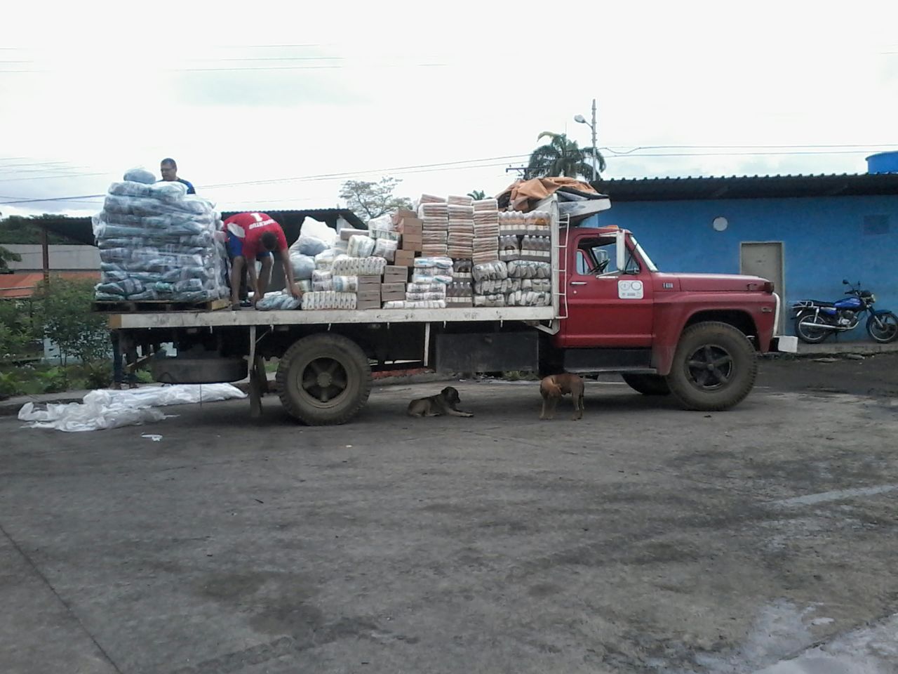 [:es]Mercal Guárico brinda alimentos a más de 9 mil familias del municipio Juan Germán Roscio[:]