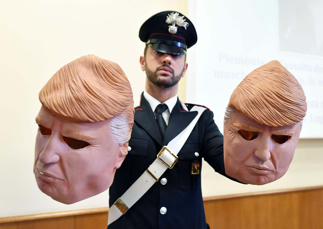 [:es]Robaban con máscaras de Trump (+fotos)[:en]rOBAN[:]