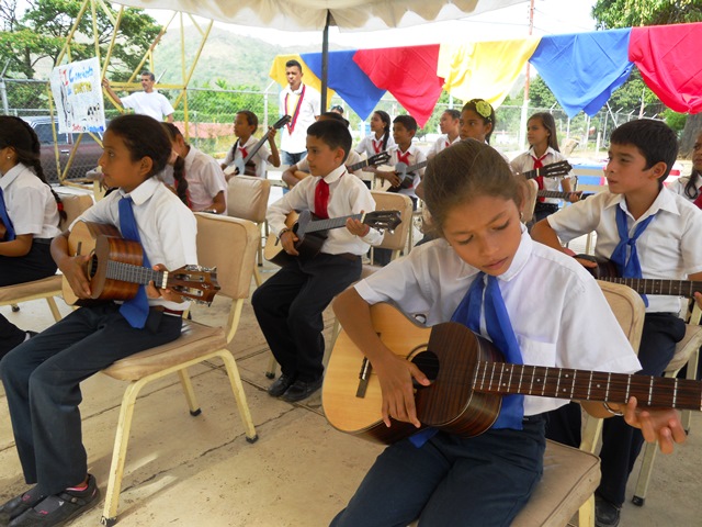 [:es]962 personas participaron en «Cambur Pintón Suena en mi Escuela»[:]
