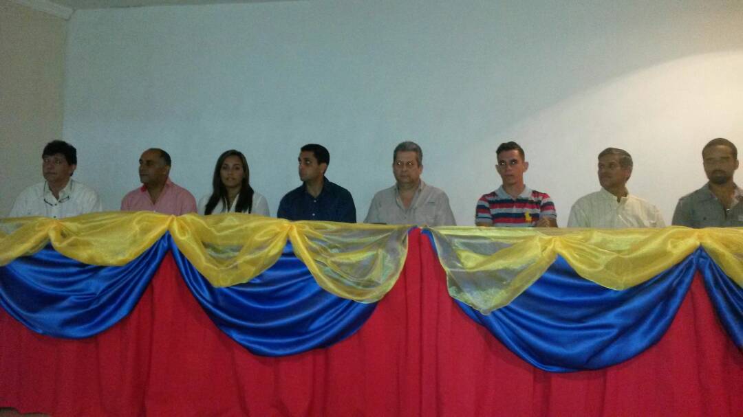 [:es]Juramentan equipo municipal del frente para la Defensa de la Constitución y la Democracia[:]