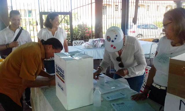 [:es]En la Pascua el proceso de consulta popular se desarrolló con total normalidad[:]