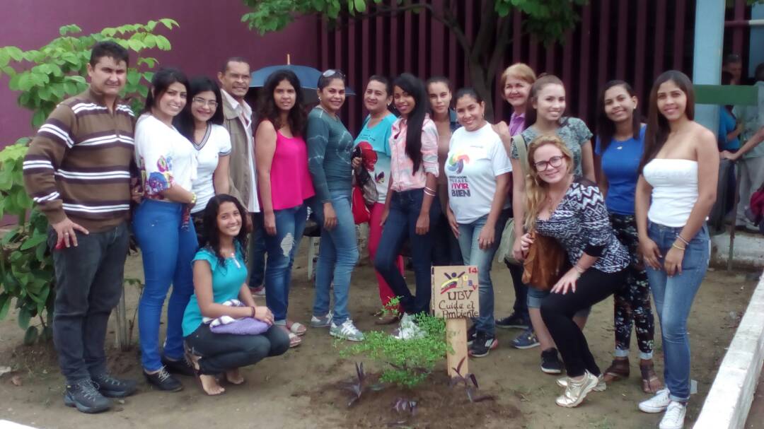 [:es]Realizaron cine foro dirigido a estudiantes de comunicación social[:]