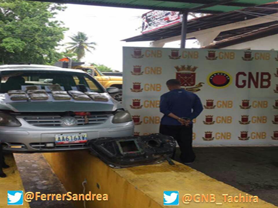 [:es]Detenido sujeto con 13 panelas de marihuana [:]