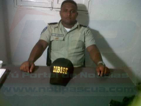 [:es]Asesinaron jefe de operaciones de Poliribas para robarle el arma de reglamento[:]