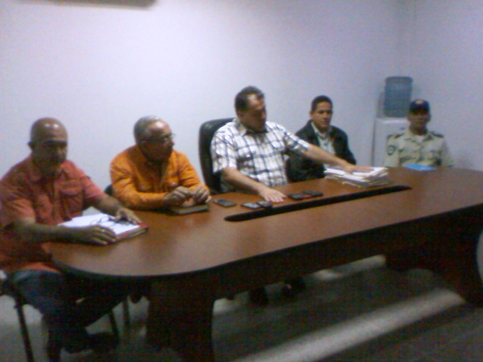 [:es]Sancionarán a lineas de transporte público que cobren 300 bs por pasaje[:]