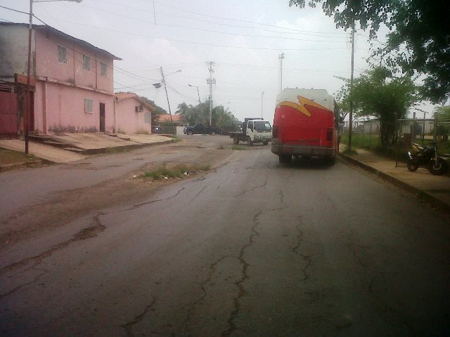 [:es]»Troneras» hacen intransitable la prolongación de la calle La Púa[:]