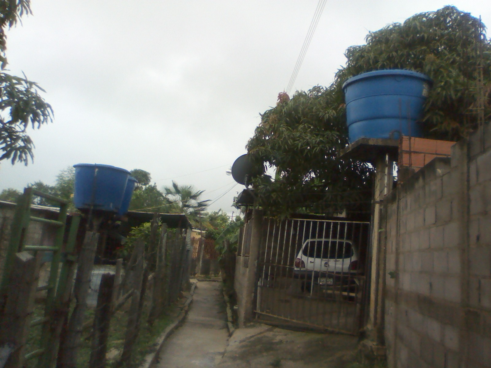 [:es]En las Garcitas el agua potable llega sucia y hedionda[:]