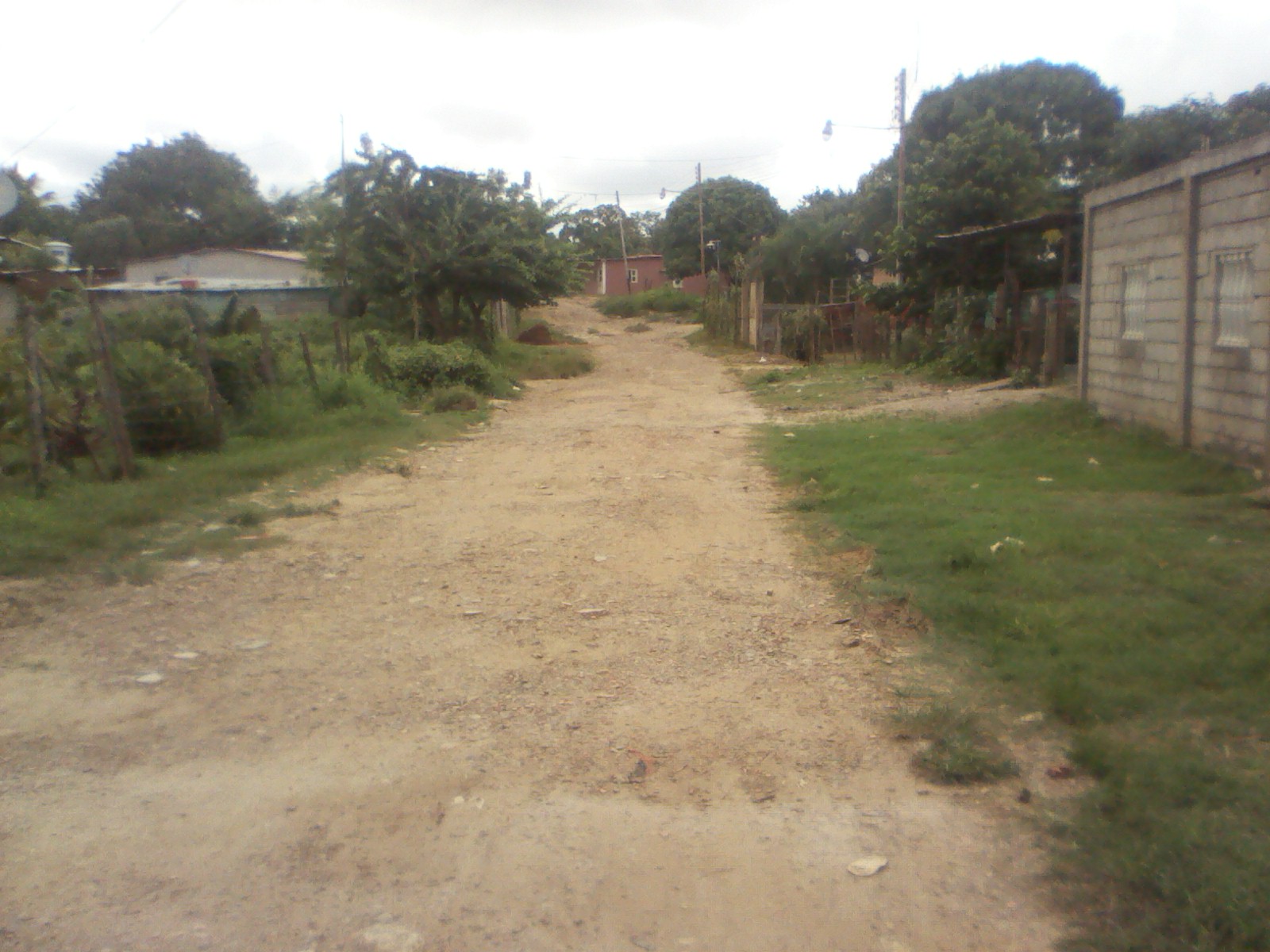 [:es]Calles en mal estado, falta de alumbrado publico e inseguridad abunda en Arévalo Cedeño [:]