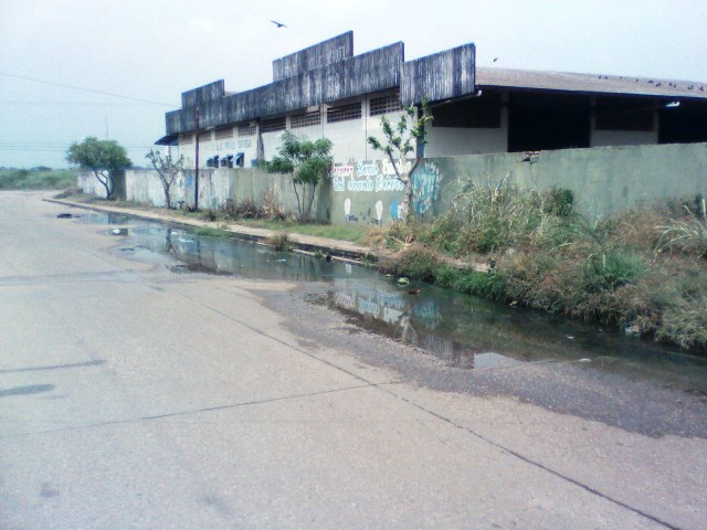 [:es]En Matos Charmelo ya no soportan los derrames de aguas negras[:]
