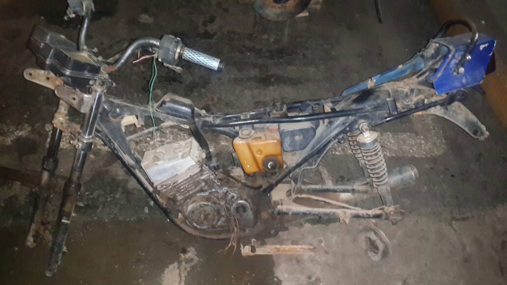 [:es]Capturados dos adolescentes desvalijando una moto[:]