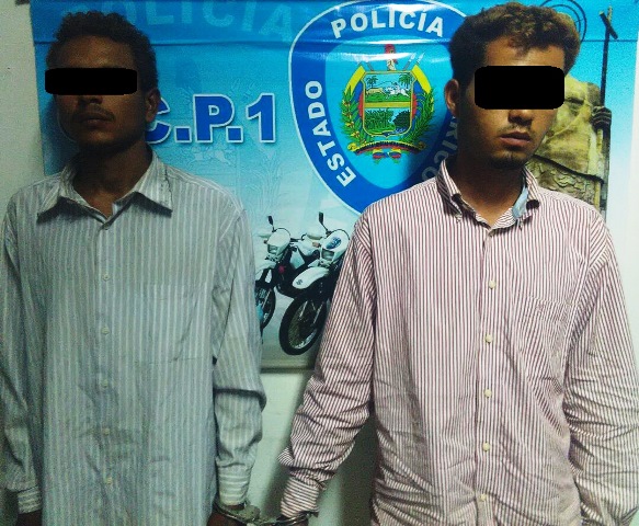 [:es]Pillaron  a dúo con 13 envoltorios de droga[:]