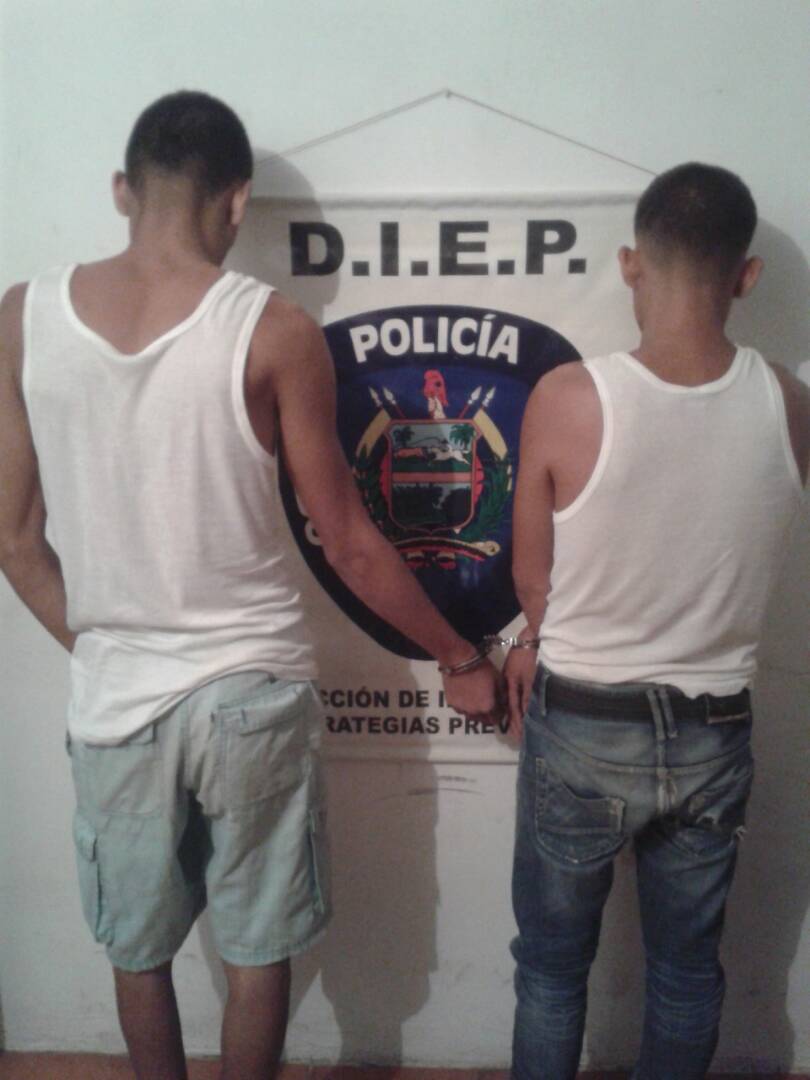 [:es]Poliguárico capturó a dos azotes tras persecución[:]