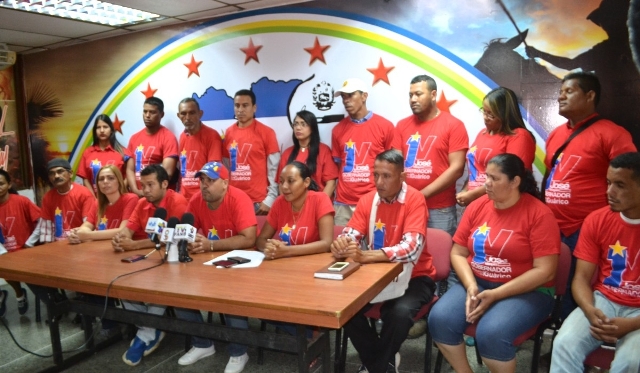 [:es]Hombres y mujeres defensores de la revolución se incorporan al PSUV[:]