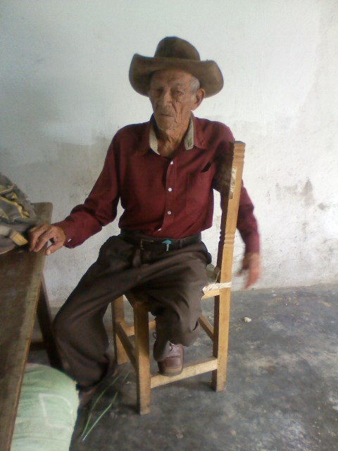 [:es]Octogenario lleva mas de 15 días esperando por sus familiares en Poliguarico[:]