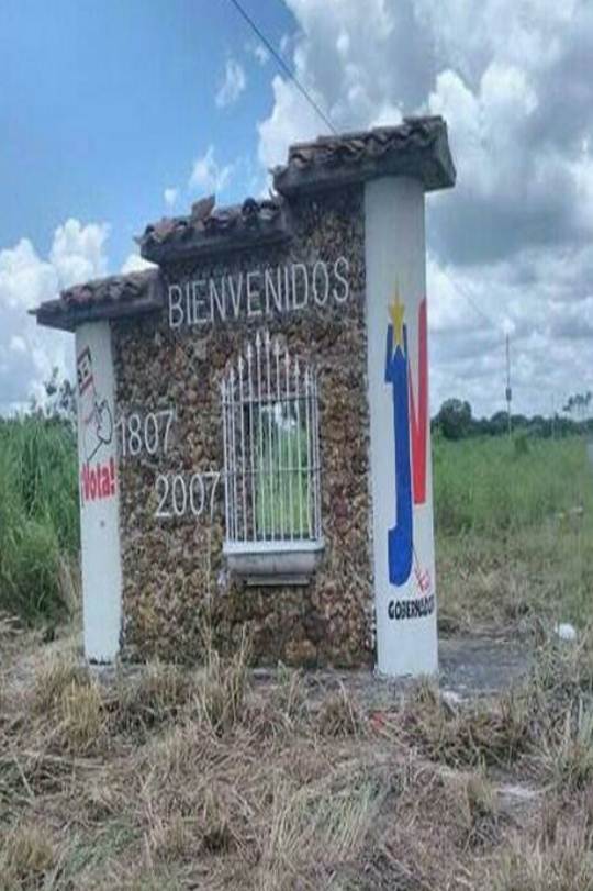 [:es]DELITO. Rayaron monumento de «El Rastro» con campaña politica[:]