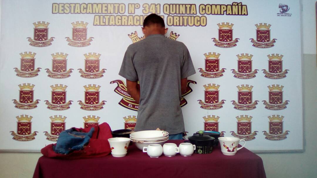 [:es]Arrestado por húrtale vajilla a la mamá[:]