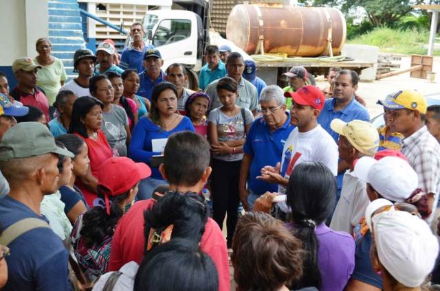 [:es]Candidato revolucionario e Hidrológica Páez asumen compromiso de llevar agua a vallepascuenses[:]