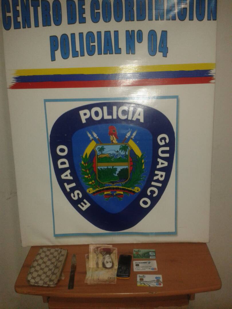 [:es]Lo atraparon luego de robar a una mujer[:]