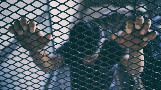 [:es]Varios hombres lo violaron y lo esclavizaron[:en]»Varios hombres lo violaron y lo esclavizaron»[:]