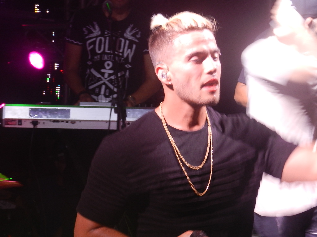 [:es]VÍDEO. Le partieron la boca a Gustavo Elis en La Pascua [:]