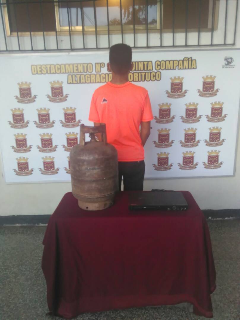 [:es]Capturaron a dúo que violó y robo a mujer[:]